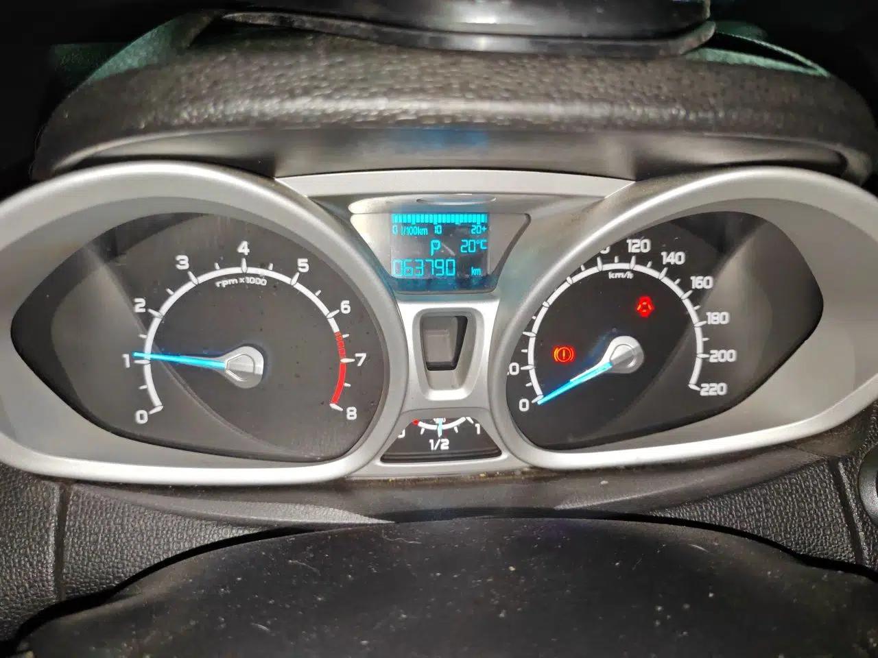 Ford EcoSport 2013 1.5L Automatic Prestige Model — миниатюра 12