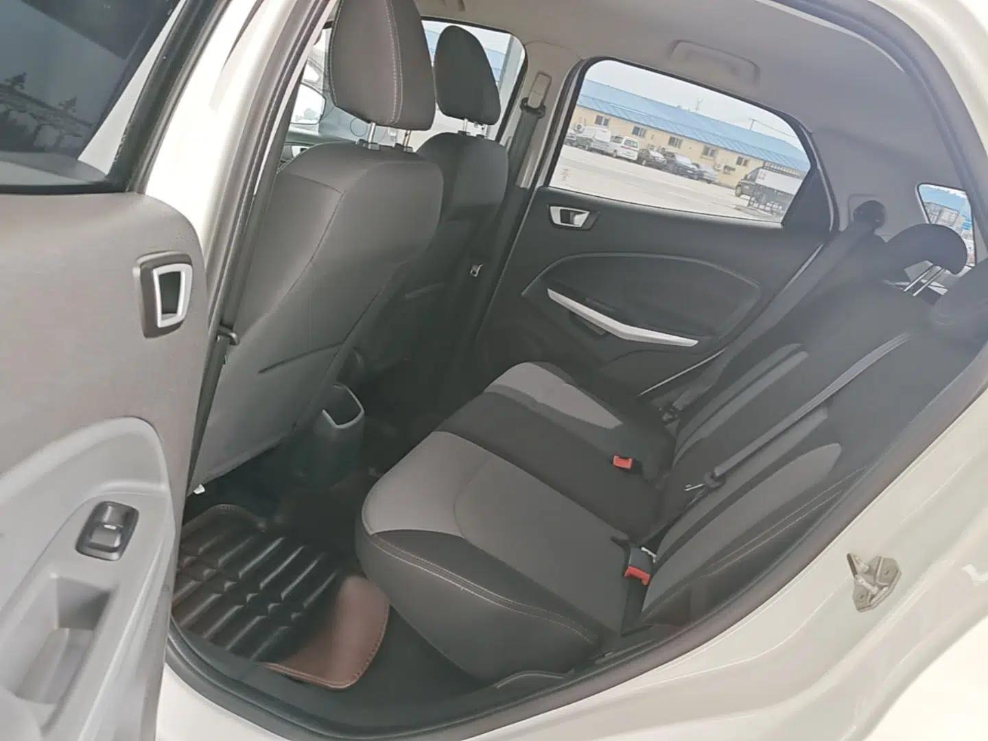 Ford EcoSport 2013 1.5L Automatic Fashion Model — миниатюра 17
