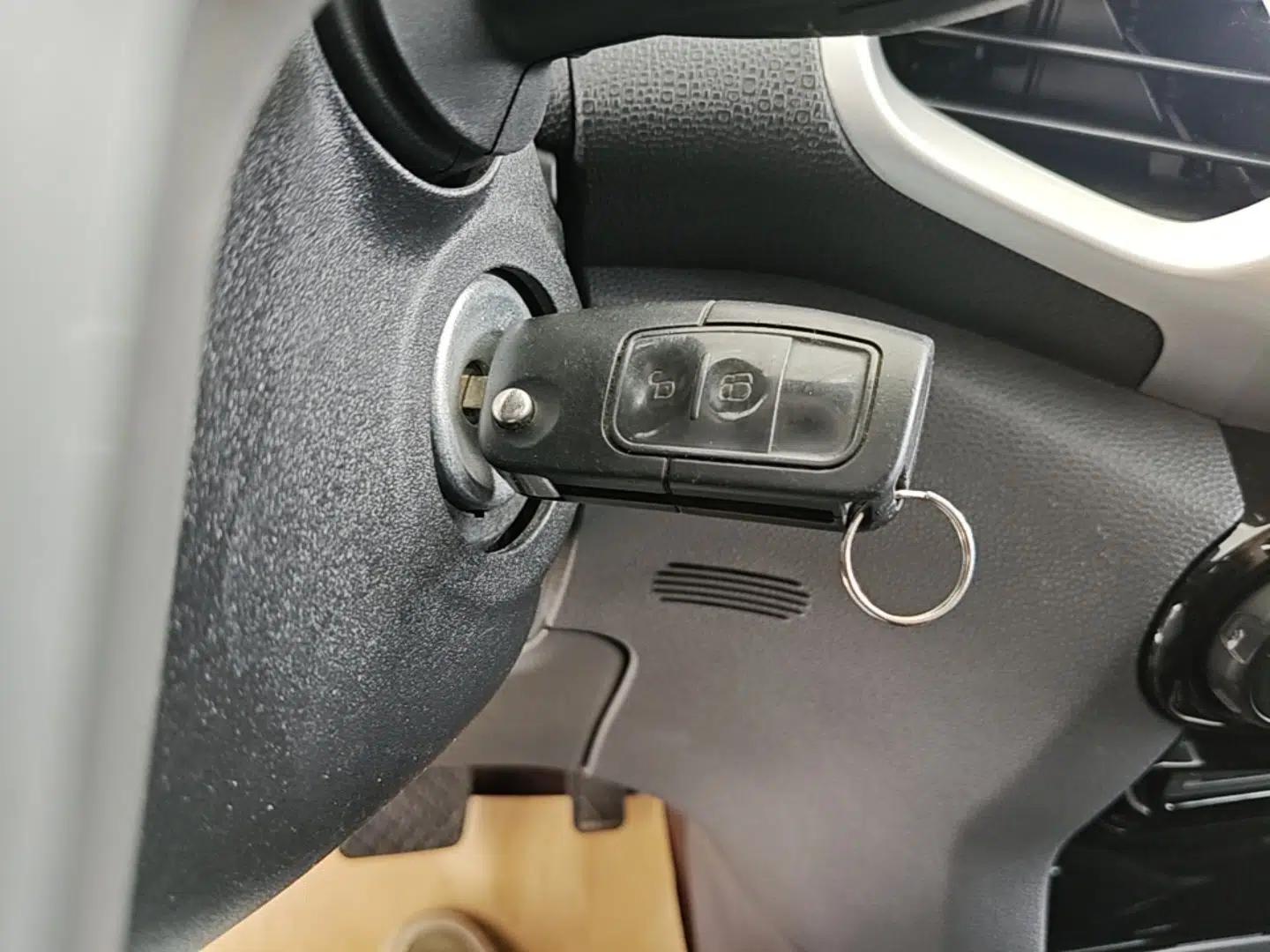 Ford EcoSport 2013 1.5L Automatic Fashion Model — миниатюра 20