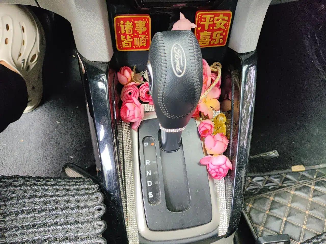 Ford EcoSport 2013 1.5L Automatic Fashion Model — миниатюра 15