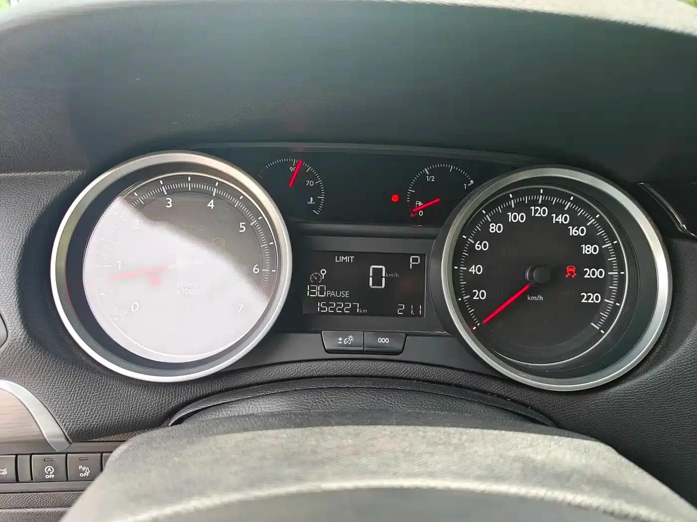Peugeot 408 2016 1.6T Automatic Luxury Edition — миниатюра 15