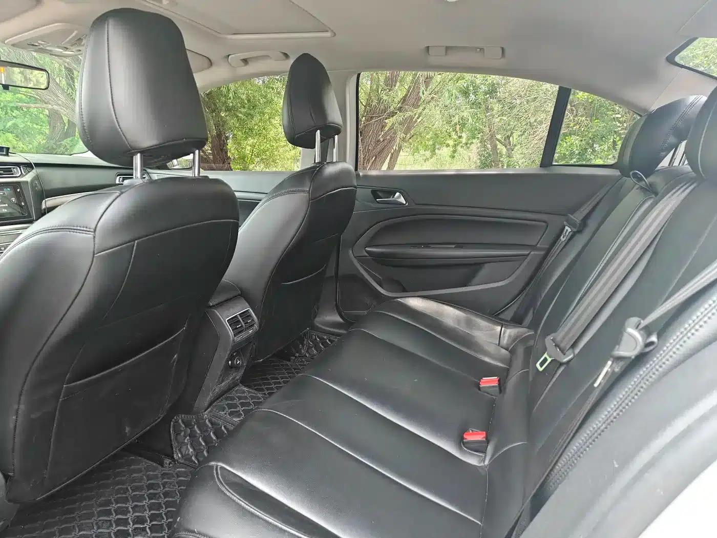 Peugeot 408 2016 1.6T Automatic Luxury Edition — миниатюра 7