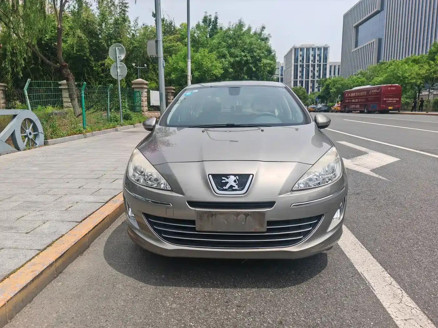 Peugeot 408 2010 2.0L Automatic Luxury Edition — миниатюра 2
