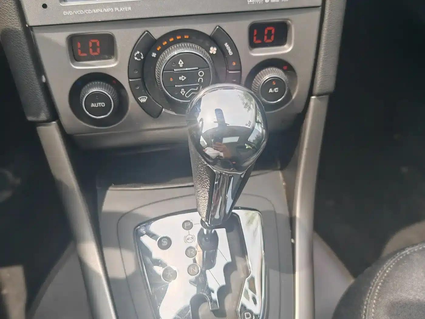 Peugeot 408 2010 2.0L Automatic Luxury Edition — миниатюра 12