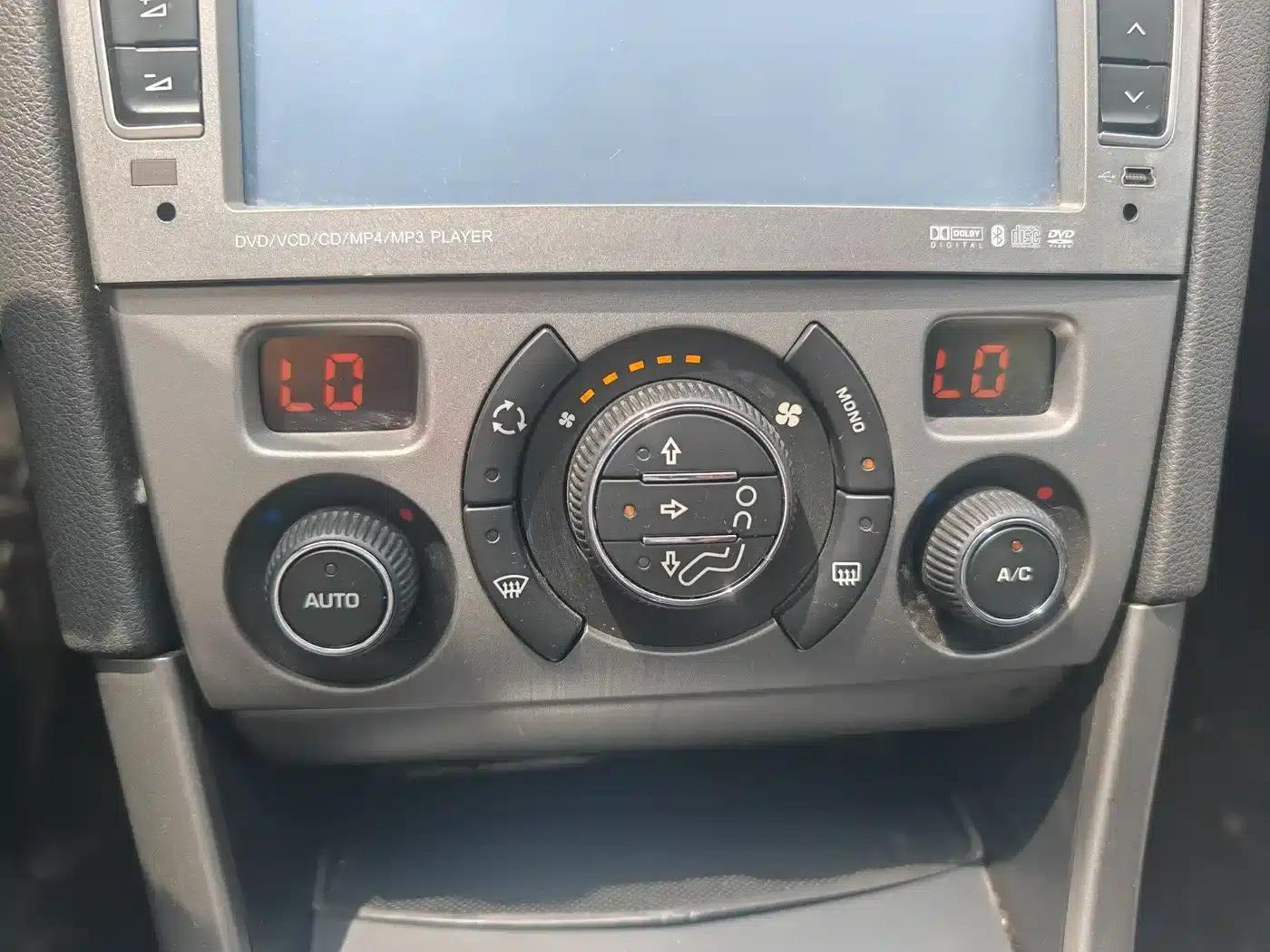 Peugeot 408 2010 2.0L Automatic Luxury Edition — миниатюра 13