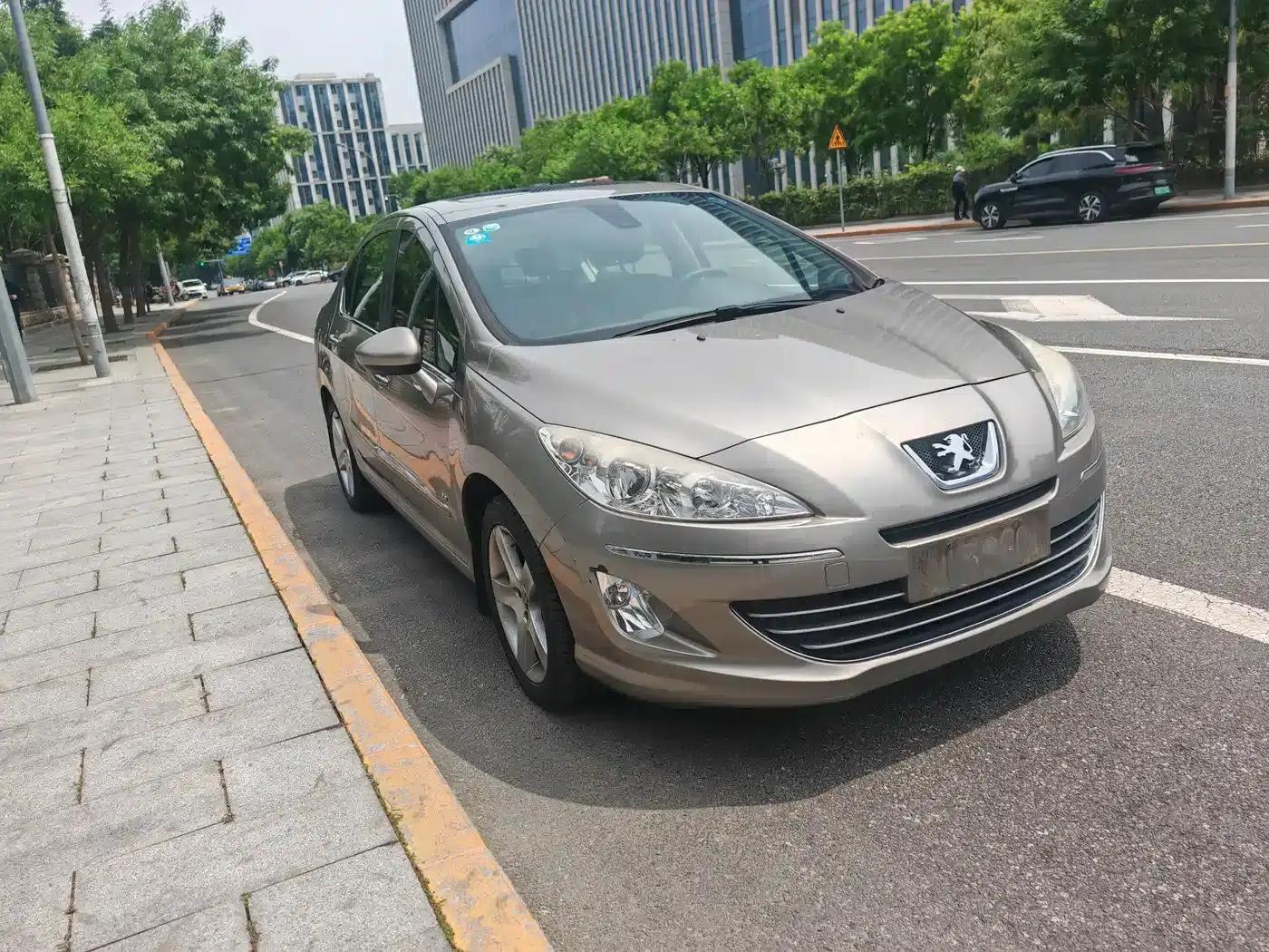 Peugeot 408 2010 2.0L Automatic Luxury Edition — миниатюра 3