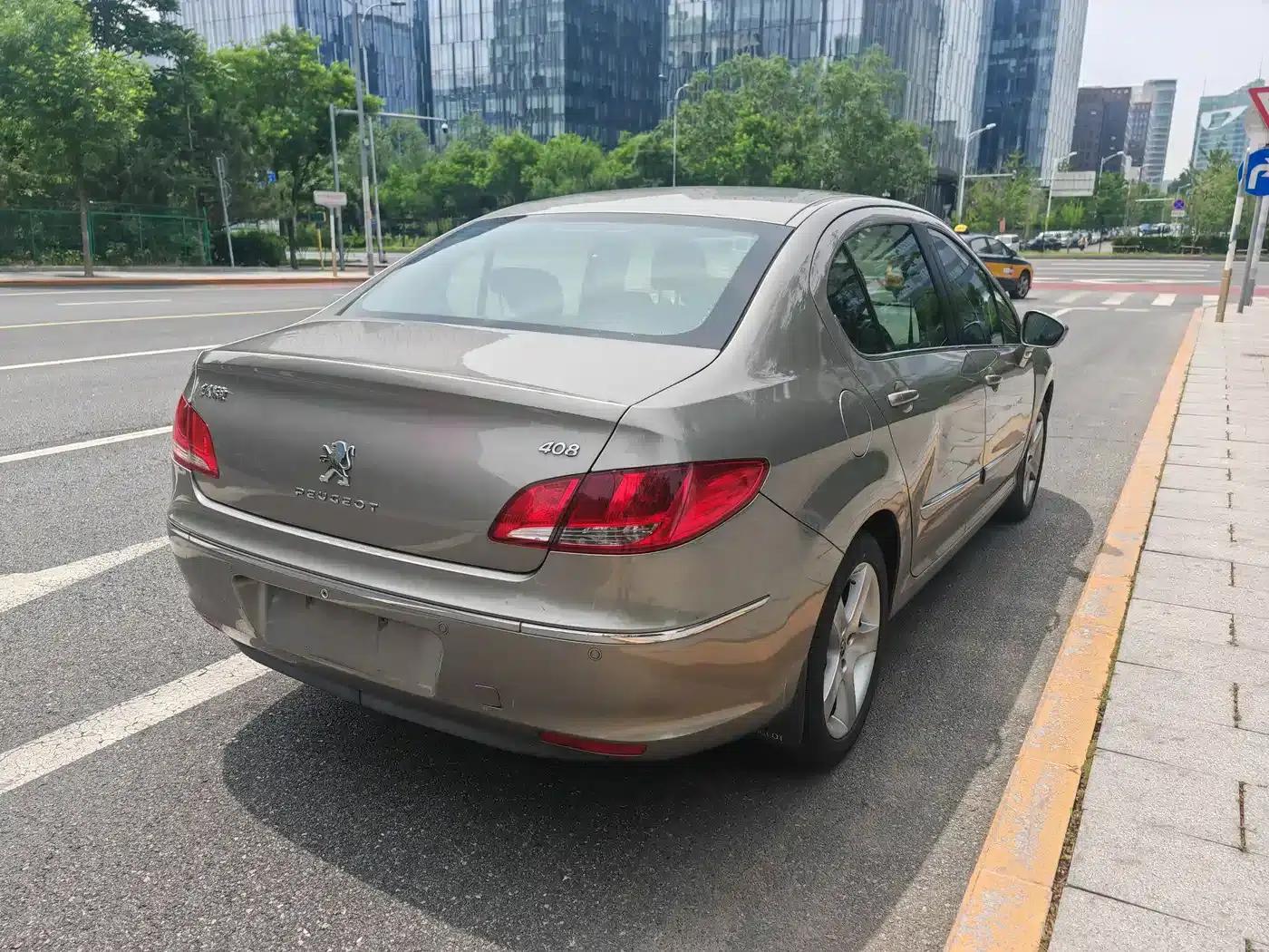 Peugeot 408 2010 2.0L Automatic Luxury Edition — миниатюра 4