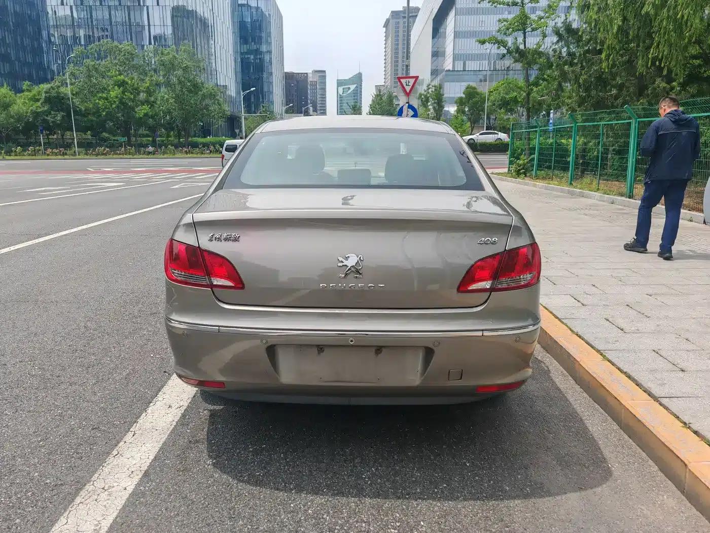 Peugeot 408 2010 2.0L Automatic Luxury Edition — миниатюра 5