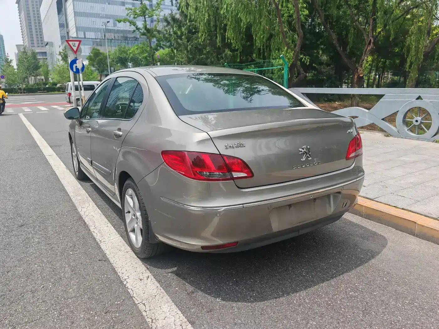 Peugeot 408 2010 2.0L Automatic Luxury Edition — миниатюра 6