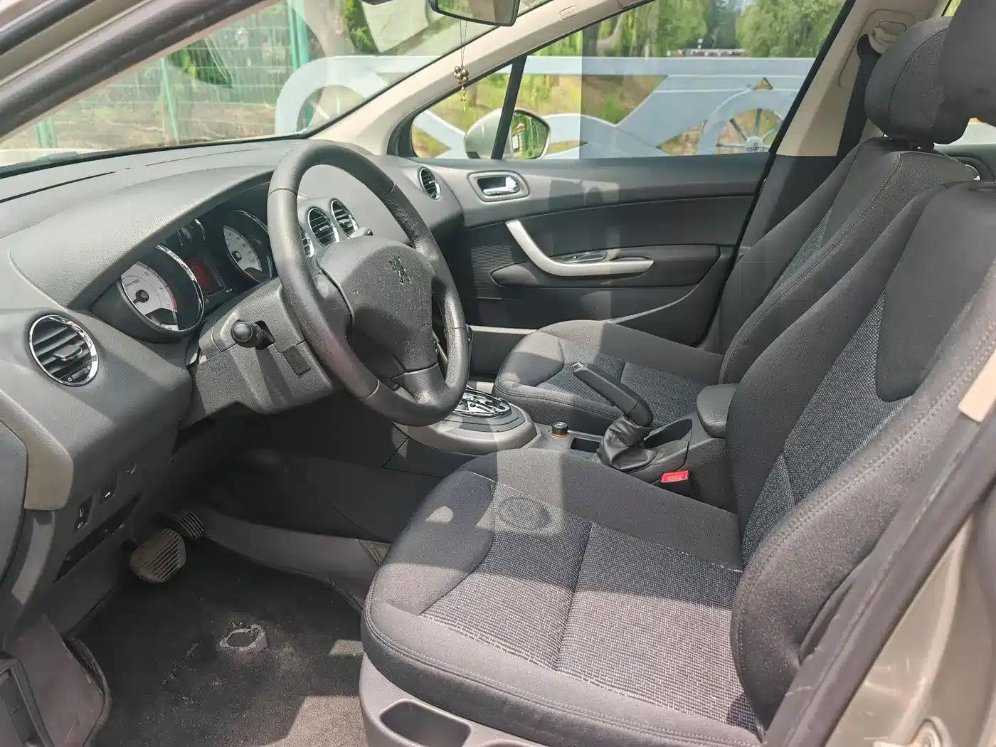 Peugeot 408 2010 2.0L Automatic Luxury Edition — миниатюра 7