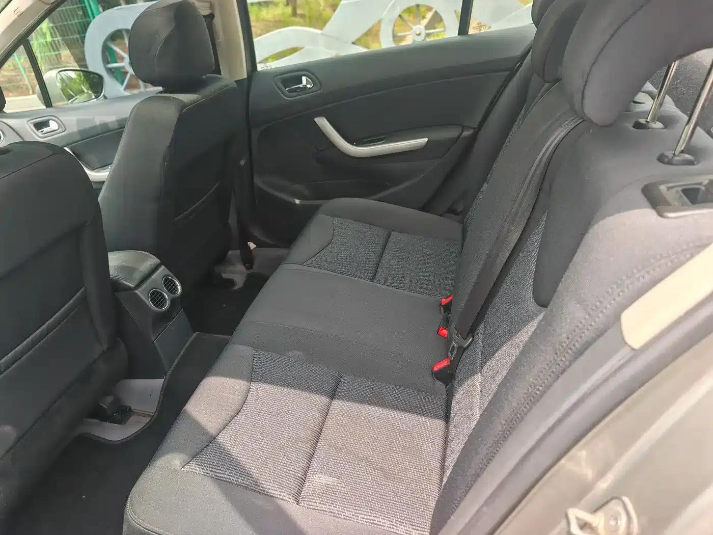 Peugeot 408 2010 2.0L Automatic Luxury Edition — миниатюра 8
