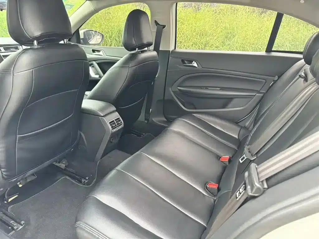 Peugeot 408 2016 1.6T Automatic Luxury Edition — миниатюра 14