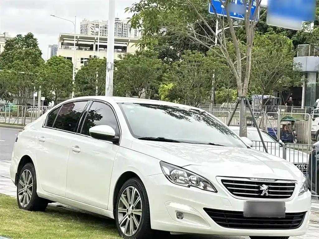 Peugeot 408 2016 1.6T Automatic Luxury Edition — миниатюра 8