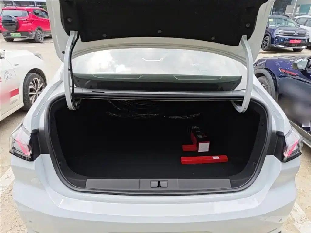 Peugeot 408 2024 360THP Latour Edition — миниатюра 19