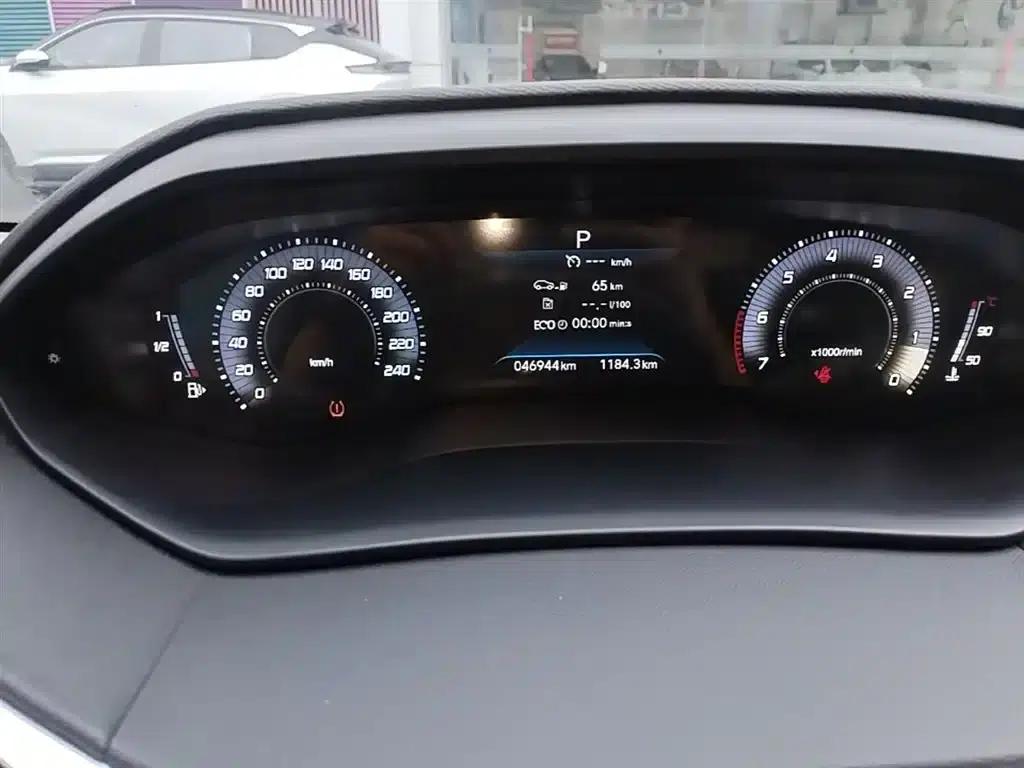 Peugeot 408 2022 1.6T Chasing Light Edition — миниатюра 12