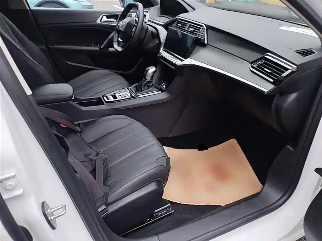 Peugeot 408 2022 1.6T Chasing Light Edition — миниатюра 25