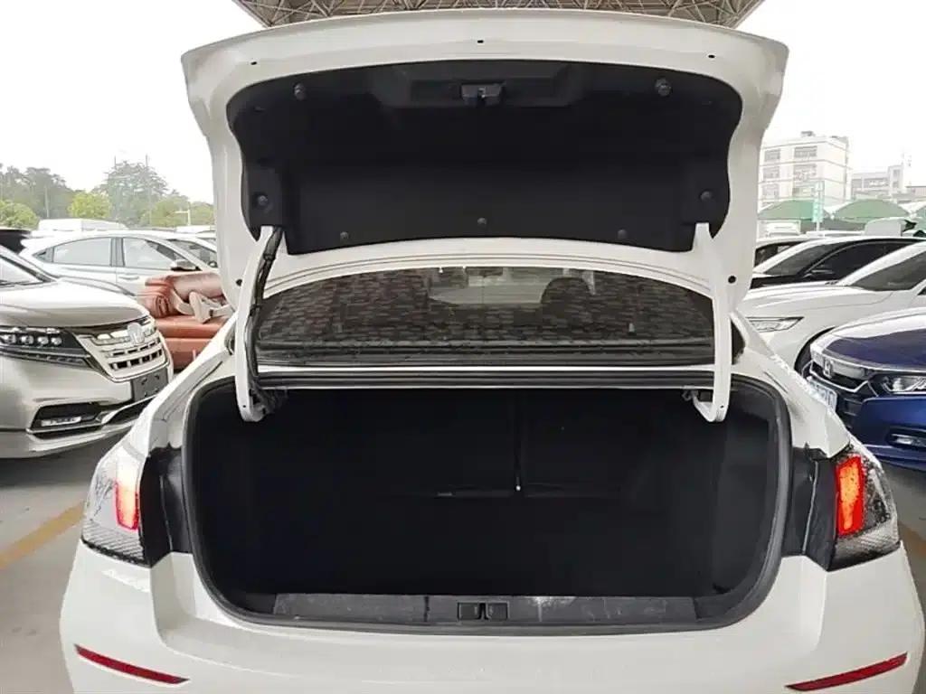 Peugeot 408 2020 360THP 10th Anniversary Edition — миниатюра 19