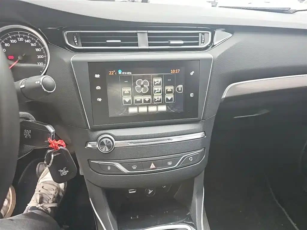 Peugeot 408 2015 1.2T Automatic Luxury Edition — миниатюра 13