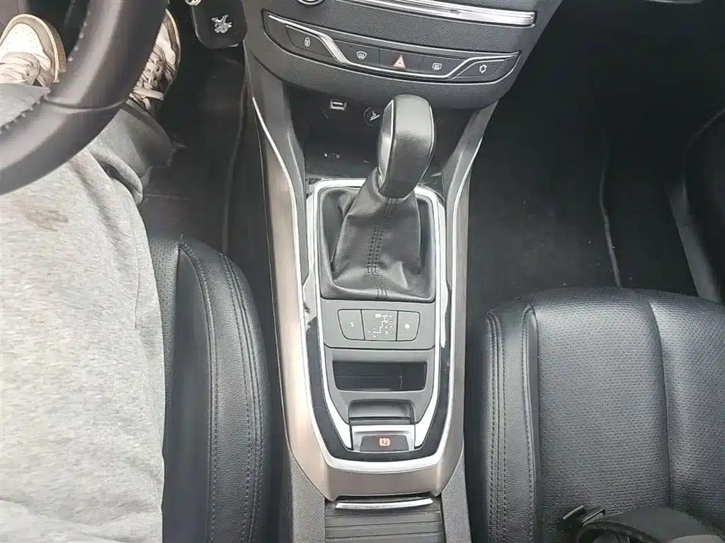 Peugeot 408 2015 1.2T Automatic Luxury Edition — миниатюра 14