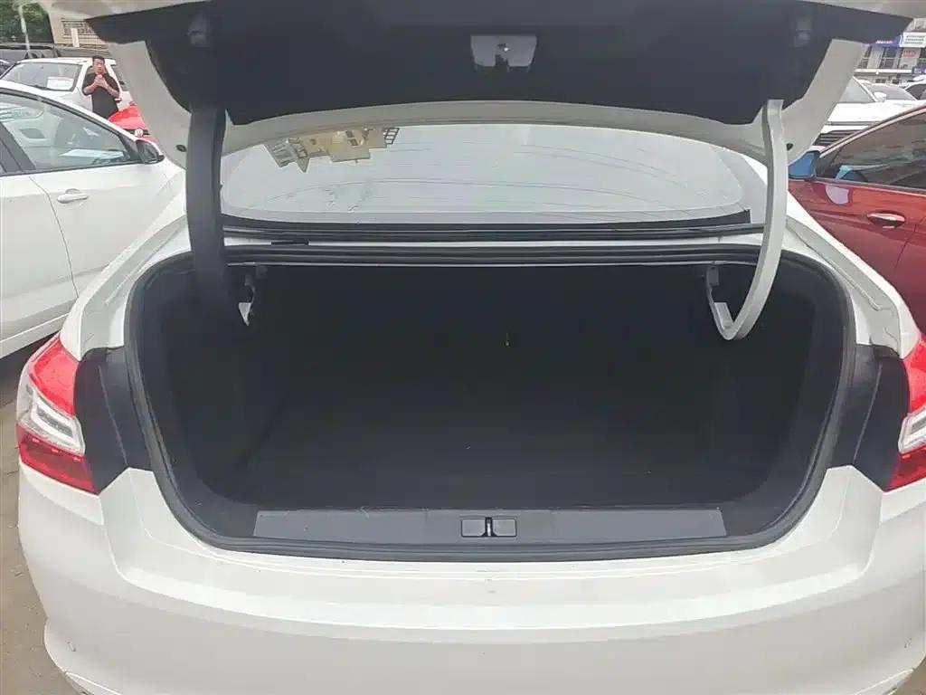 Peugeot 408 2015 1.2T Automatic Luxury Edition — миниатюра 19