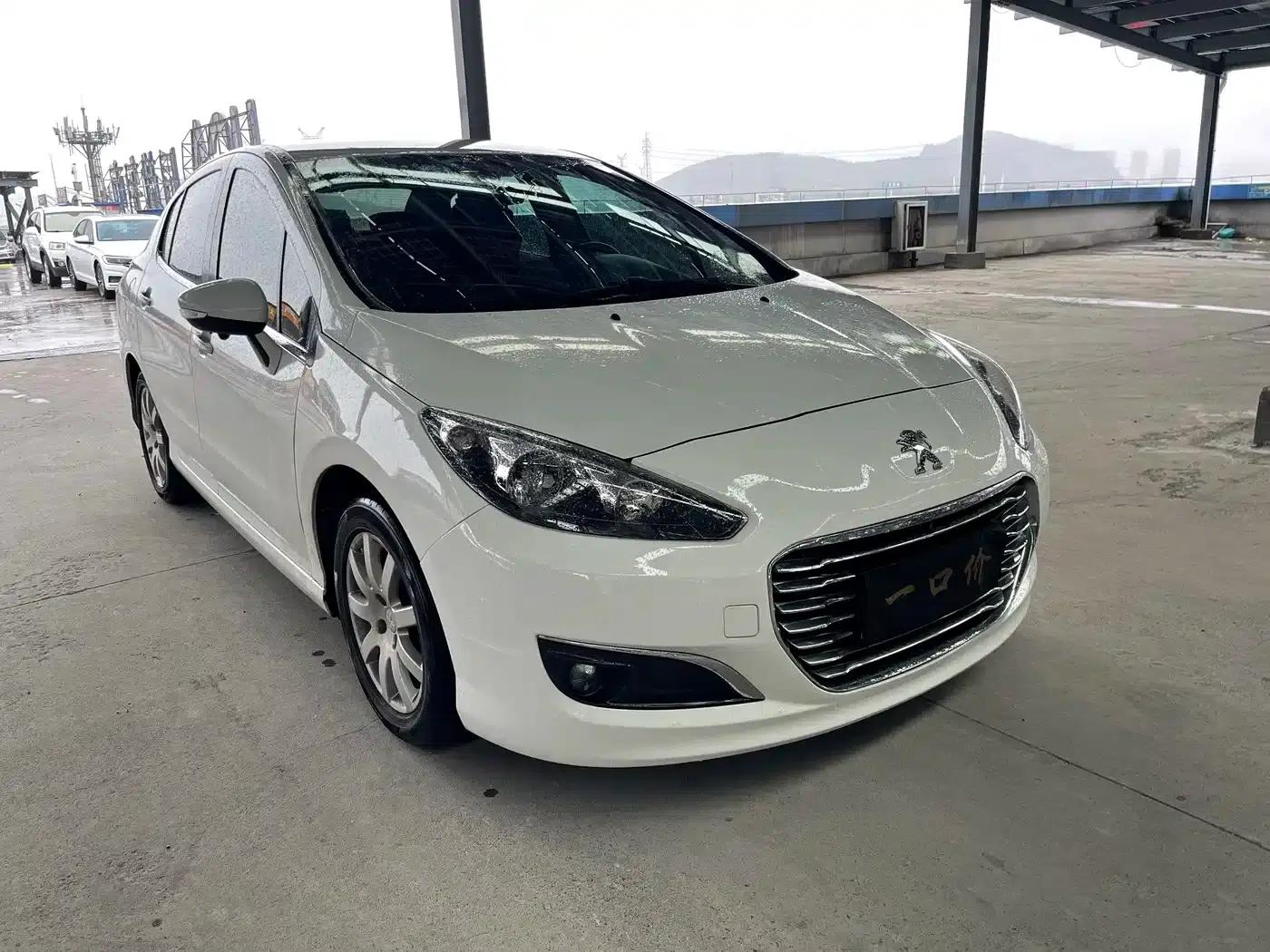 Peugeot 308 2014 Enjoy Edition Classic 1.6L Automatic Premium Model — миниатюра 3