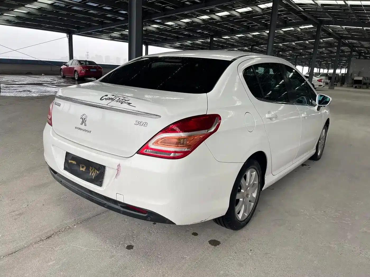 Peugeot 308 2014 Enjoy Edition Classic 1.6L Automatic Premium Model — миниатюра 9