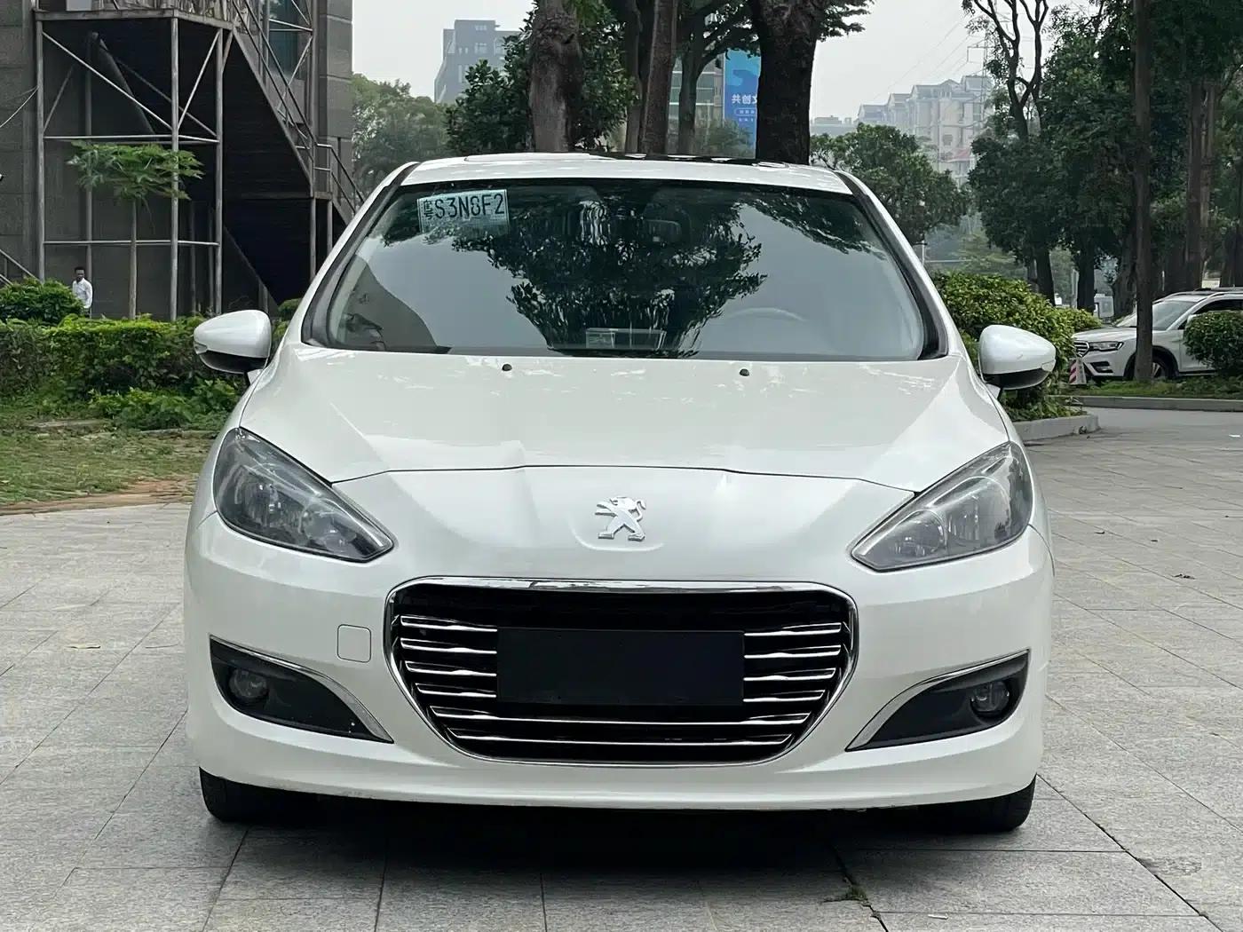 Peugeot 308 2013 1.6L Automatic Fashion Edition — миниатюра 2