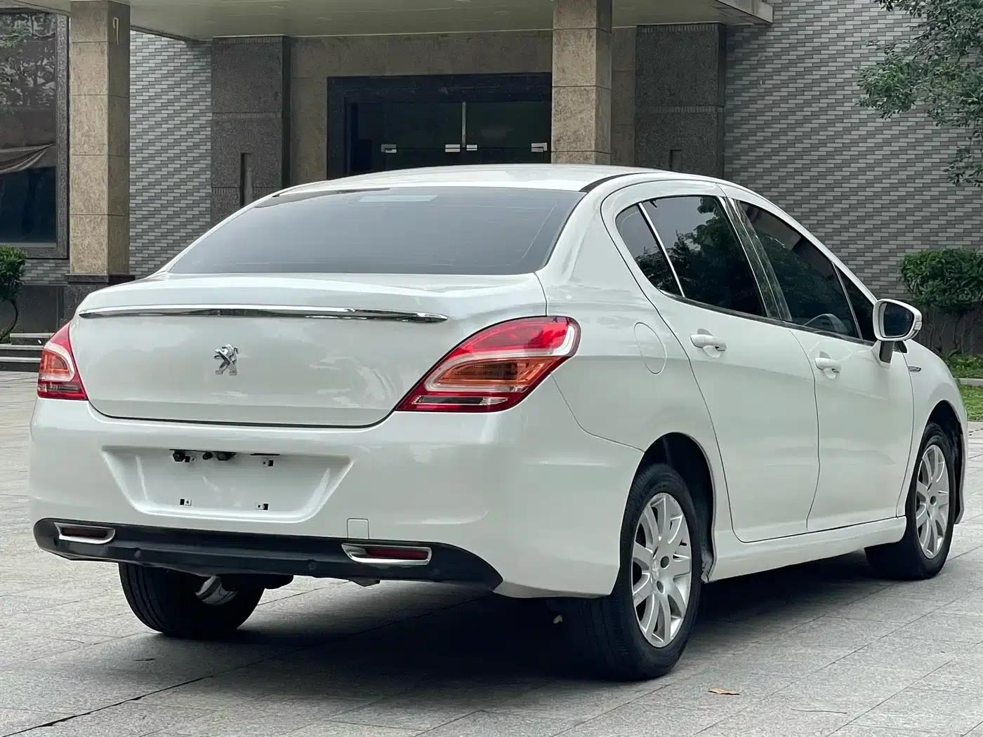Peugeot 308 2013 1.6L Automatic Fashion Edition — миниатюра 12
