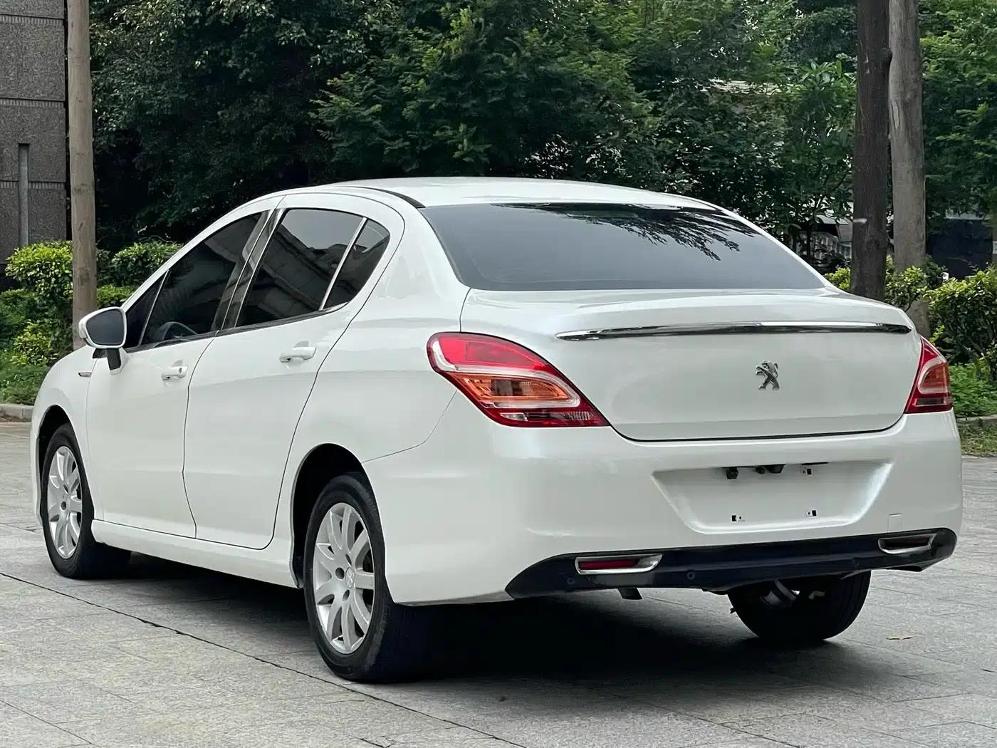 Peugeot 308 2013 1.6L Automatic Fashion Edition — миниатюра 14
