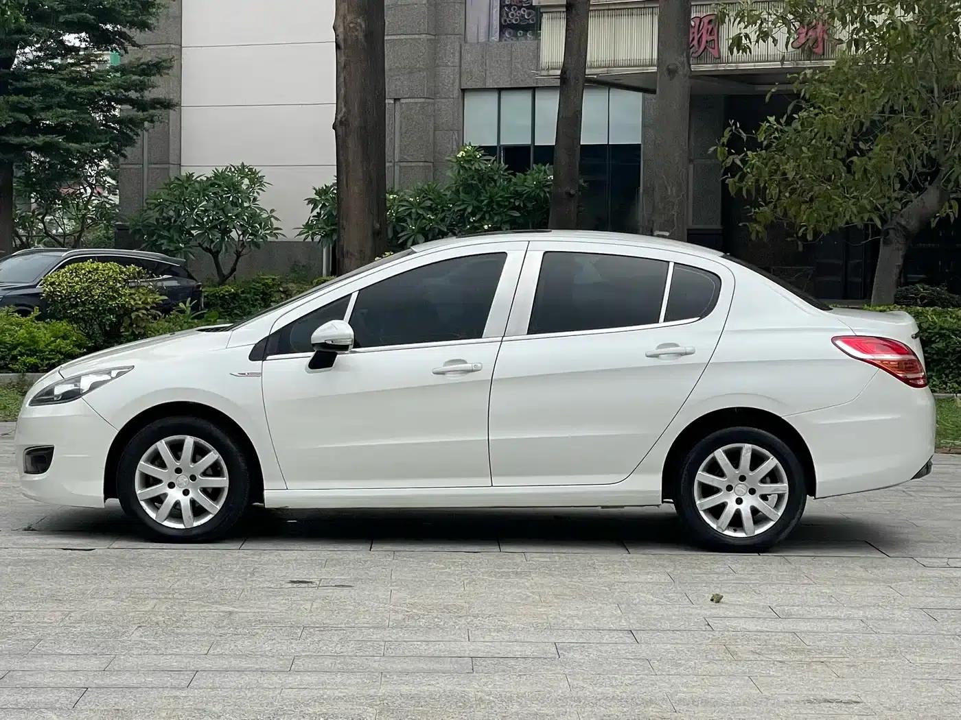 Peugeot 308 2013 1.6L Automatic Fashion Edition — миниатюра 4