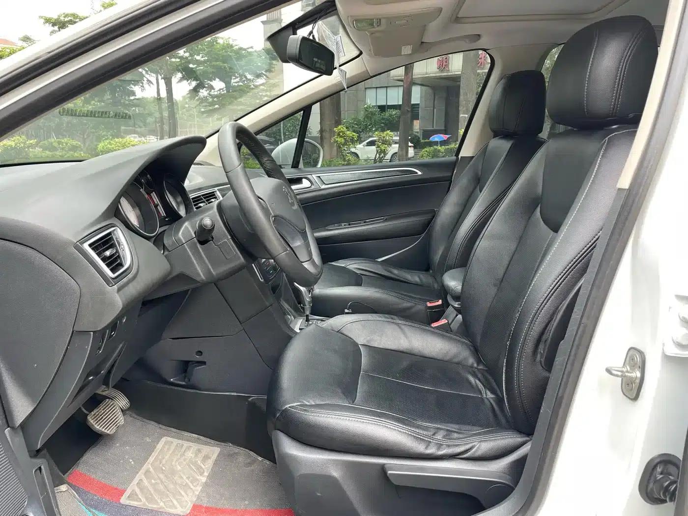 Peugeot 308 2013 1.6L Automatic Fashion Edition — миниатюра 6