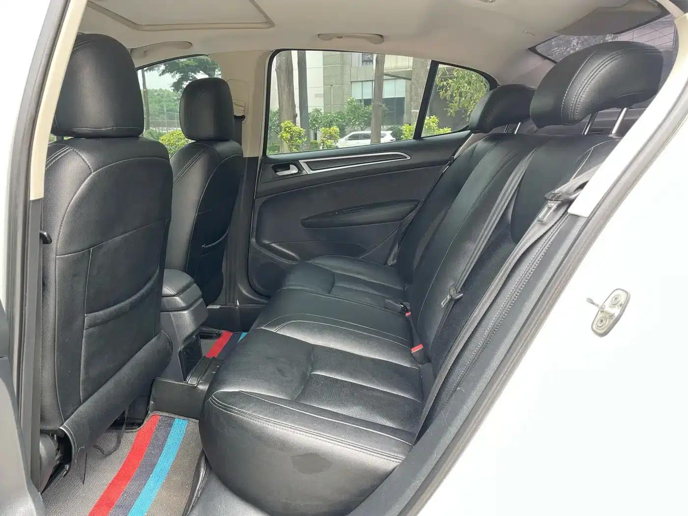 Peugeot 308 2013 1.6L Automatic Fashion Edition — миниатюра 7