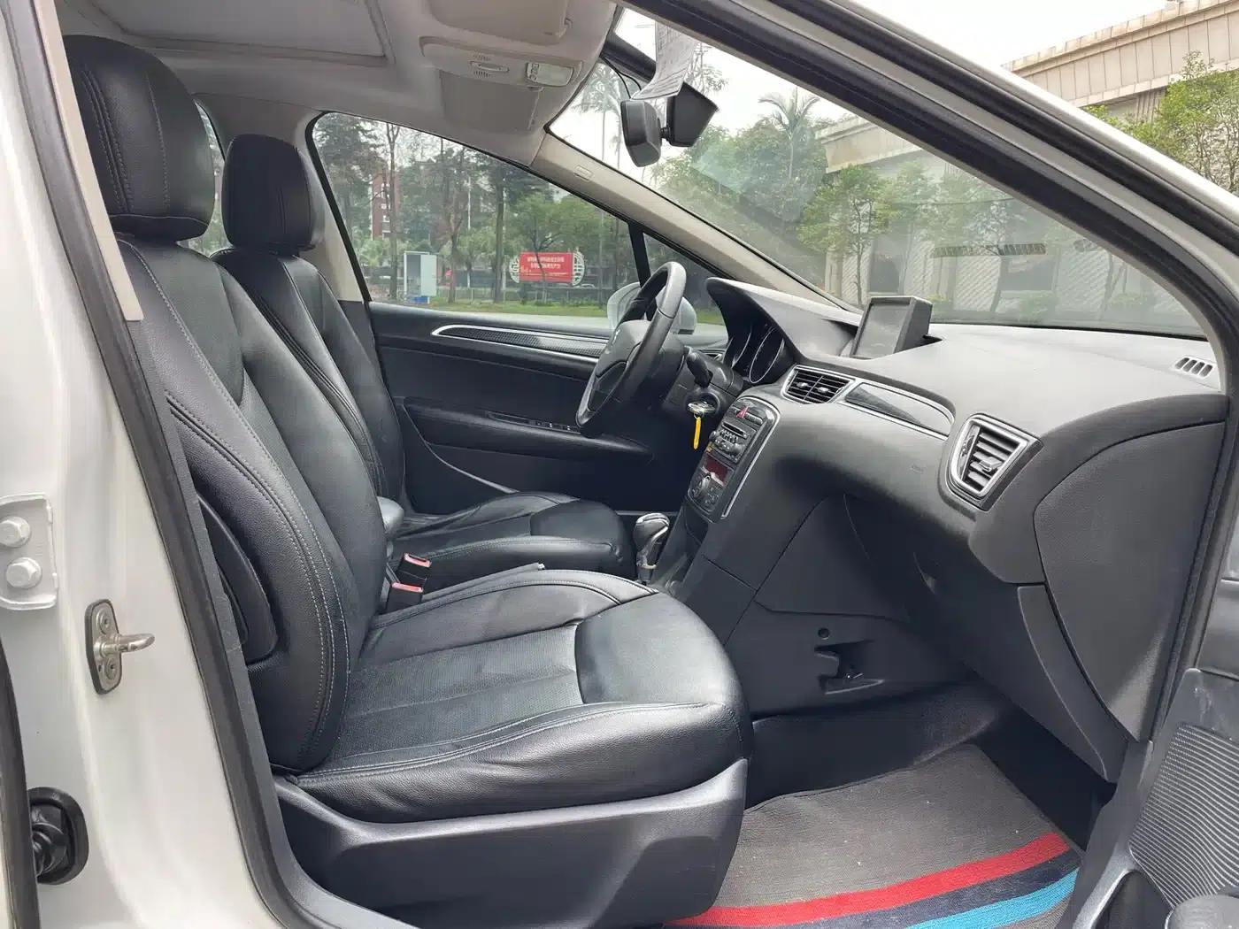 Peugeot 308 2013 1.6L Automatic Fashion Edition — миниатюра 9