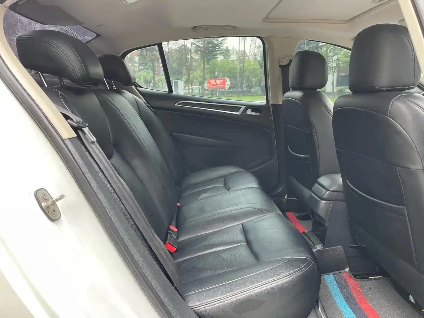 Peugeot 308 2013 1.6L Automatic Fashion Edition — миниатюра 10