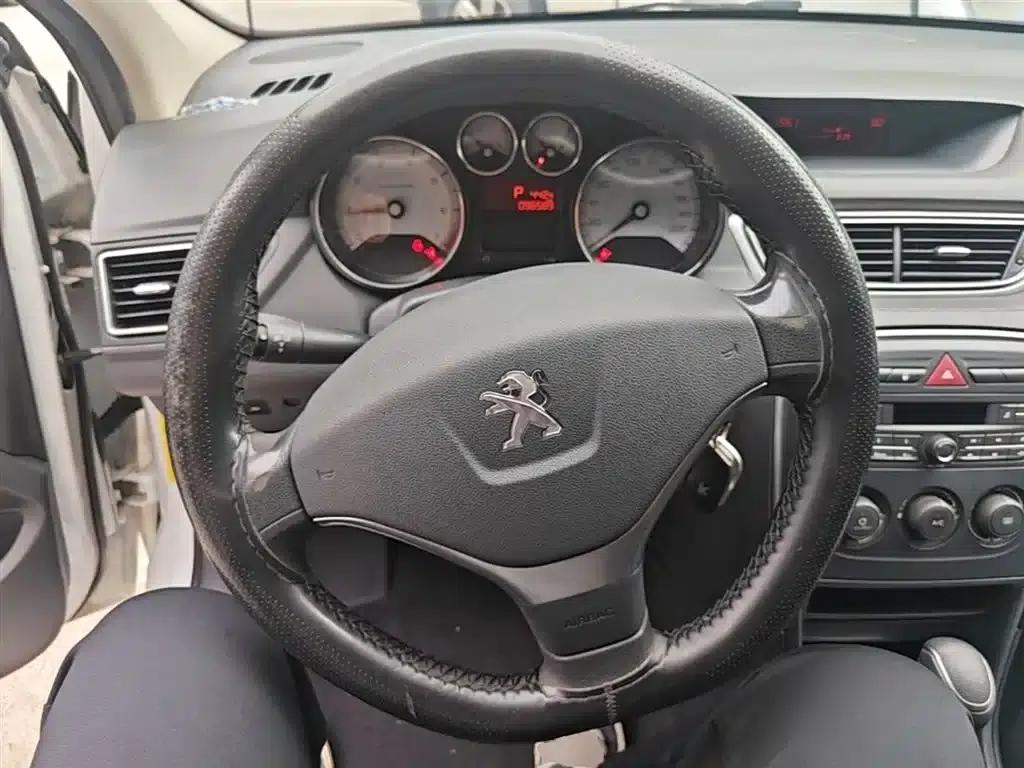 Peugeot 308 2014 Enjoy Edition Classic 1.6L Automatic Premium Model — миниатюра 11