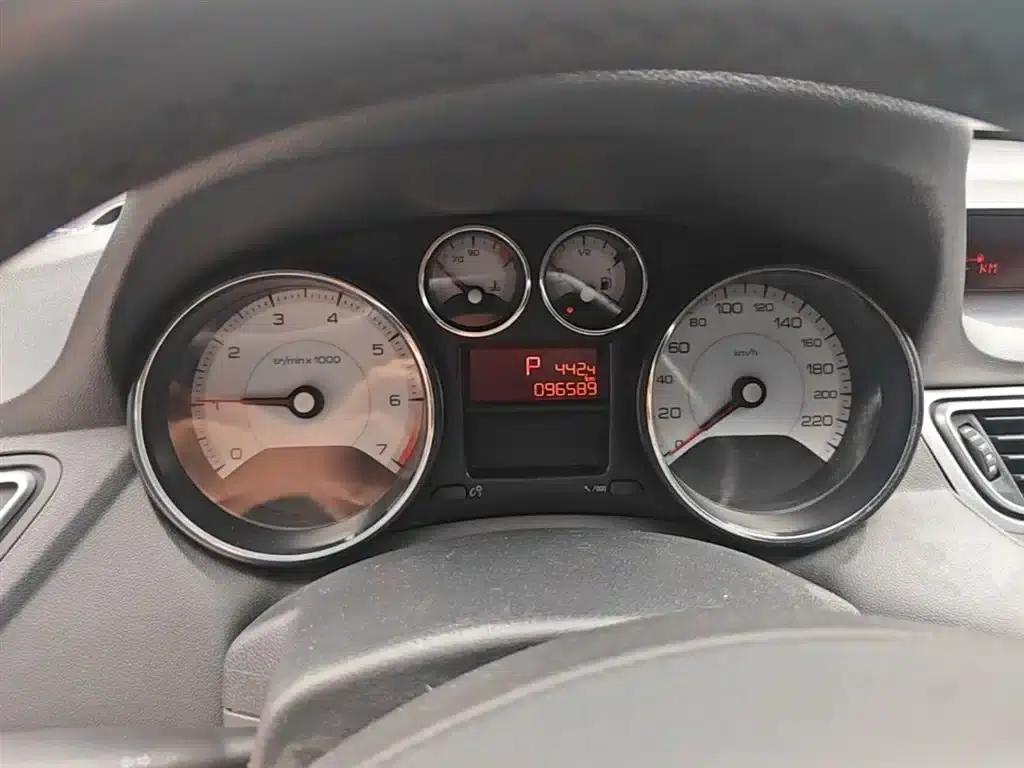 Peugeot 308 2014 Enjoy Edition Classic 1.6L Automatic Premium Model — миниатюра 12