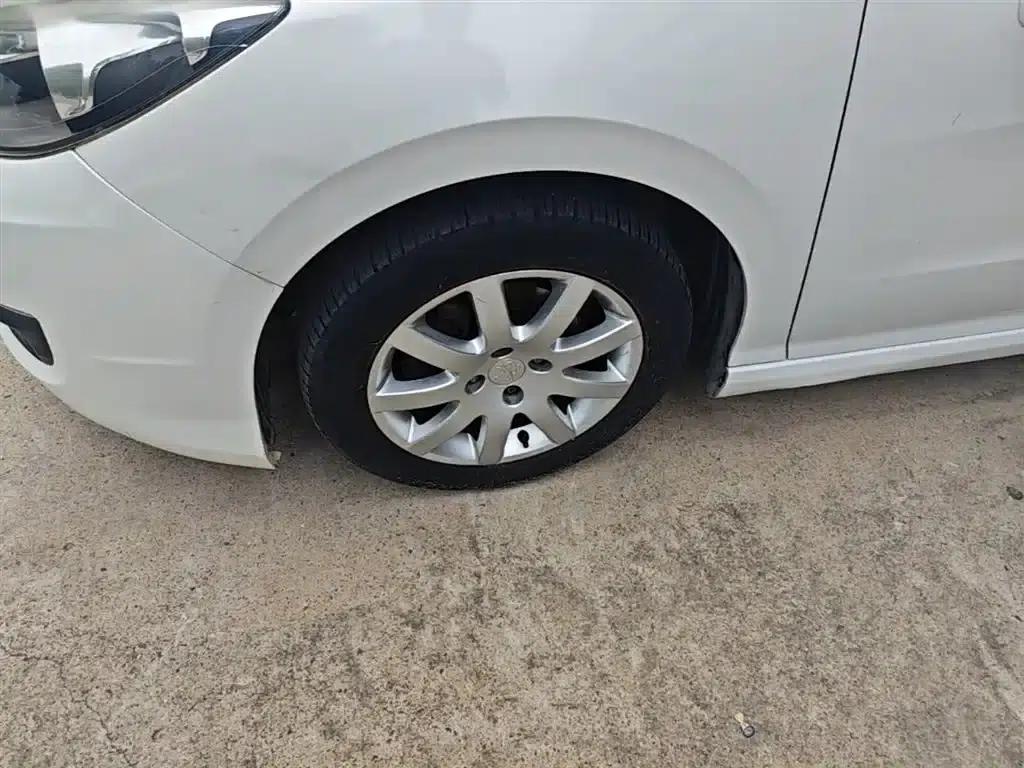 Peugeot 308 2014 Enjoy Edition Classic 1.6L Automatic Premium Model — миниатюра 23