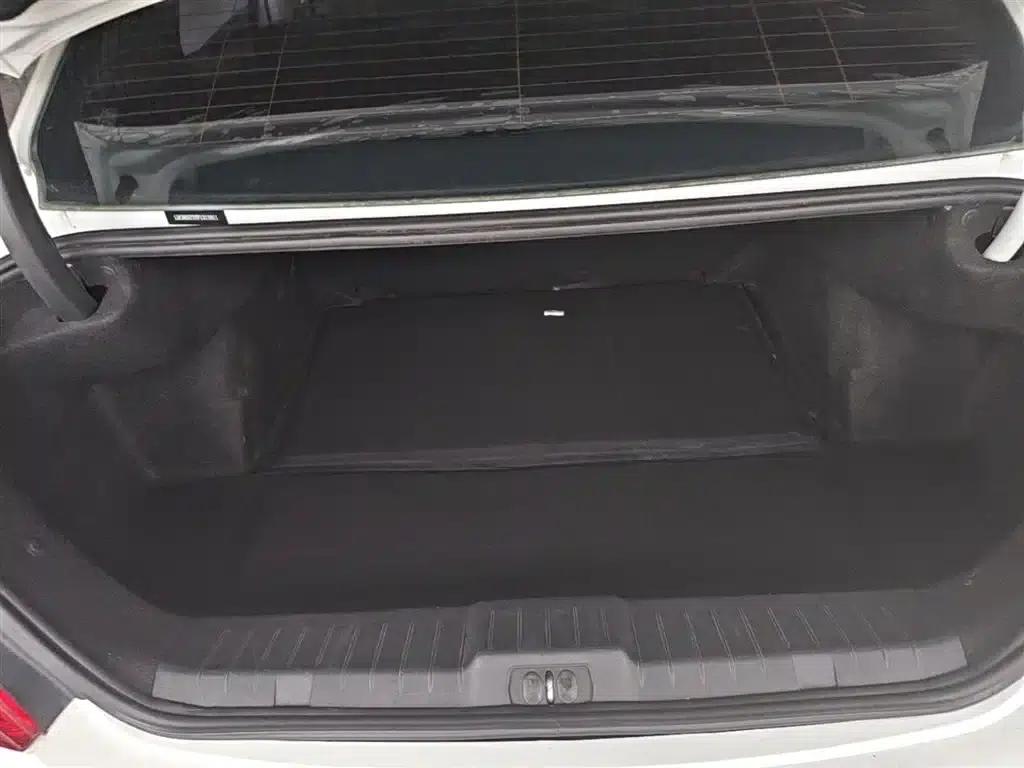 Peugeot 308 2014 Enjoy Edition Classic 1.6L Automatic Premium Model — миниатюра 19