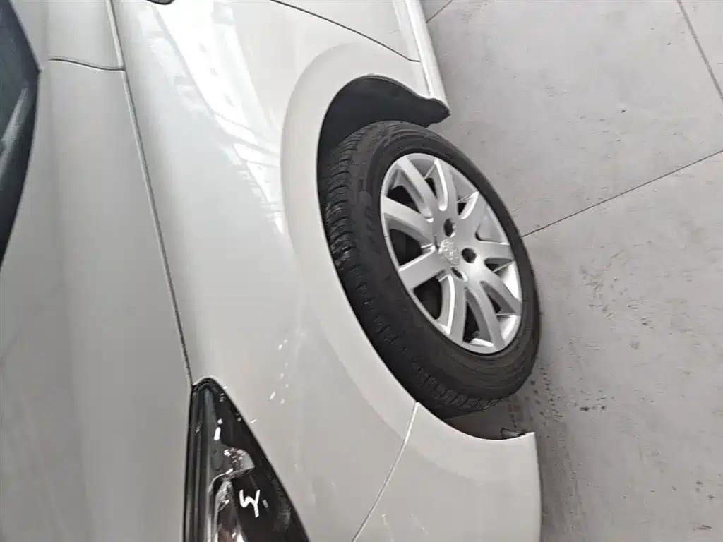 Peugeot 308 2014 Enjoy Edition Classic 1.6L Automatic Premium Model — миниатюра 23