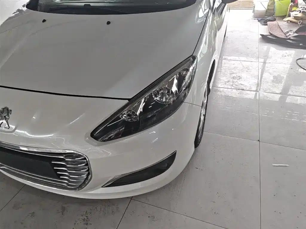 Peugeot 308 2014 Enjoy Edition Classic 1.6L Automatic Premium Model — миниатюра 24