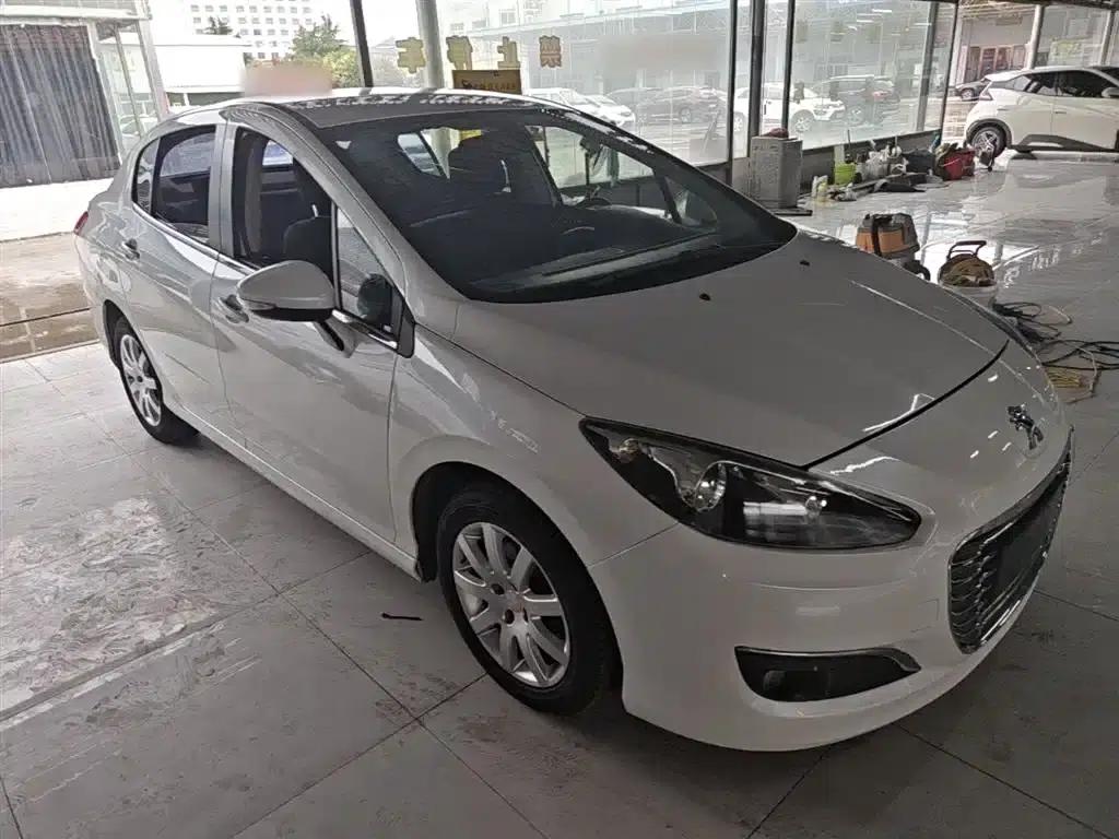 Peugeot 308 2014 Enjoy Edition Classic 1.6L Automatic Premium Model — миниатюра 4
