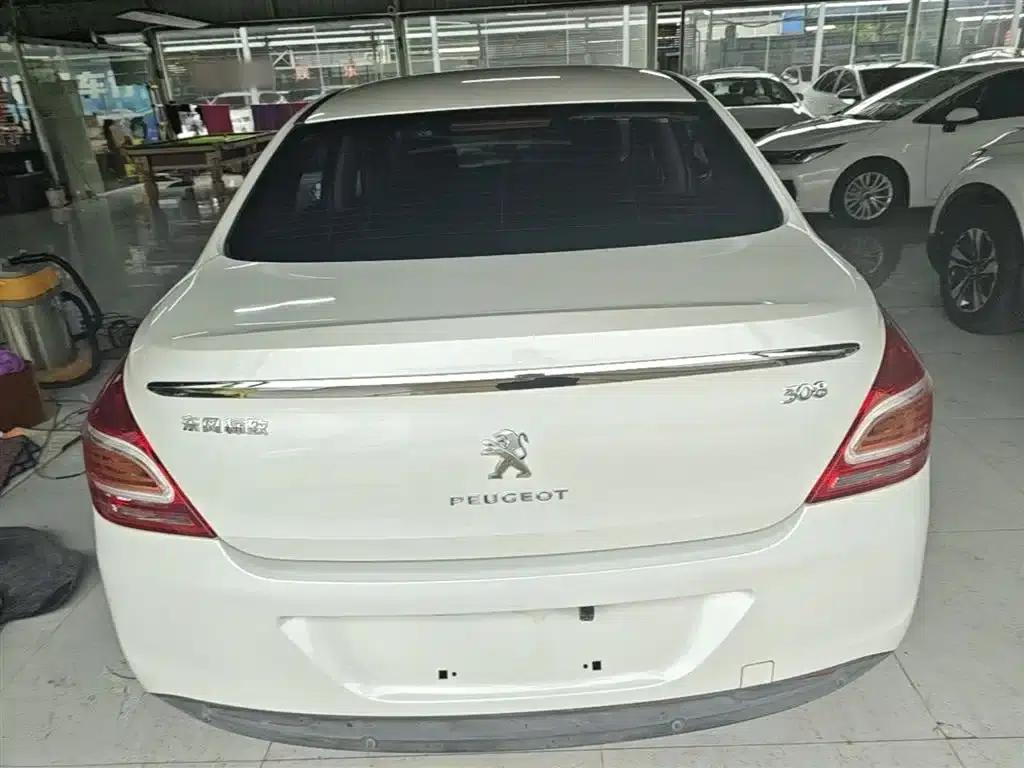 Peugeot 308 2014 Enjoy Edition Classic 1.6L Automatic Premium Model — миниатюра 6