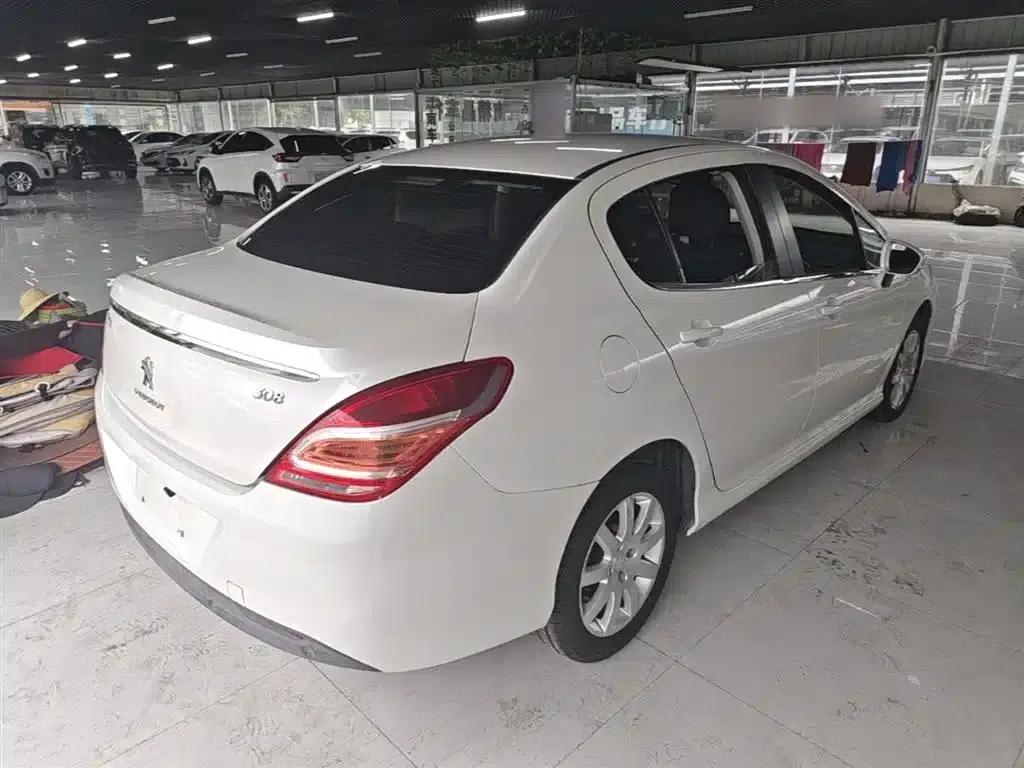 Peugeot 308 2014 Enjoy Edition Classic 1.6L Automatic Premium Model — миниатюра 7