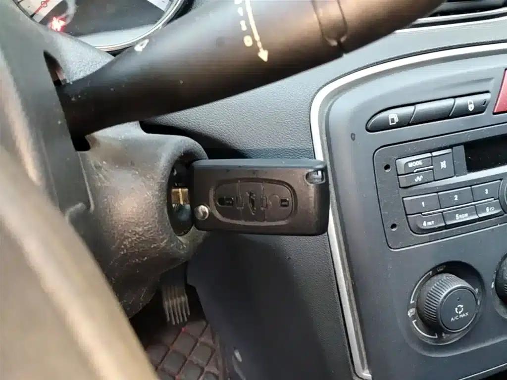 Peugeot 308 2014 Enjoy Edition Classic 1.6L Automatic Premium Model — миниатюра 15