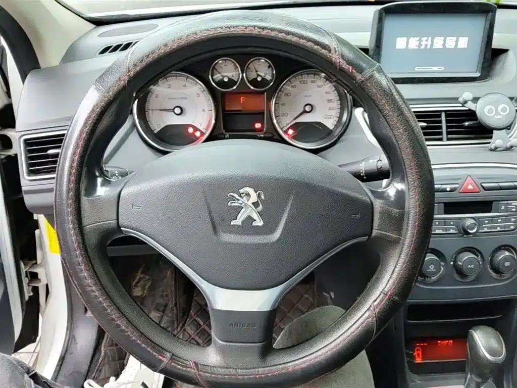Peugeot 308 2014 Enjoy Edition Classic 1.6L Automatic Premium Model — миниатюра 17