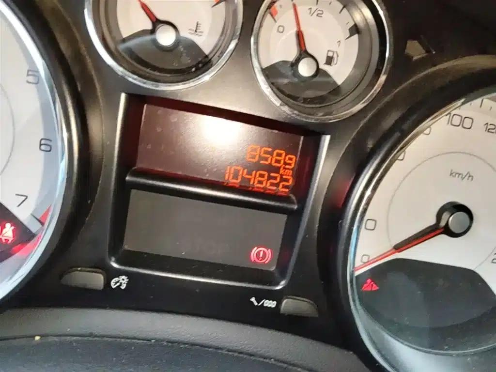 Peugeot 308 2014 Enjoy Edition Classic 1.6L Automatic Premium Model — миниатюра 19