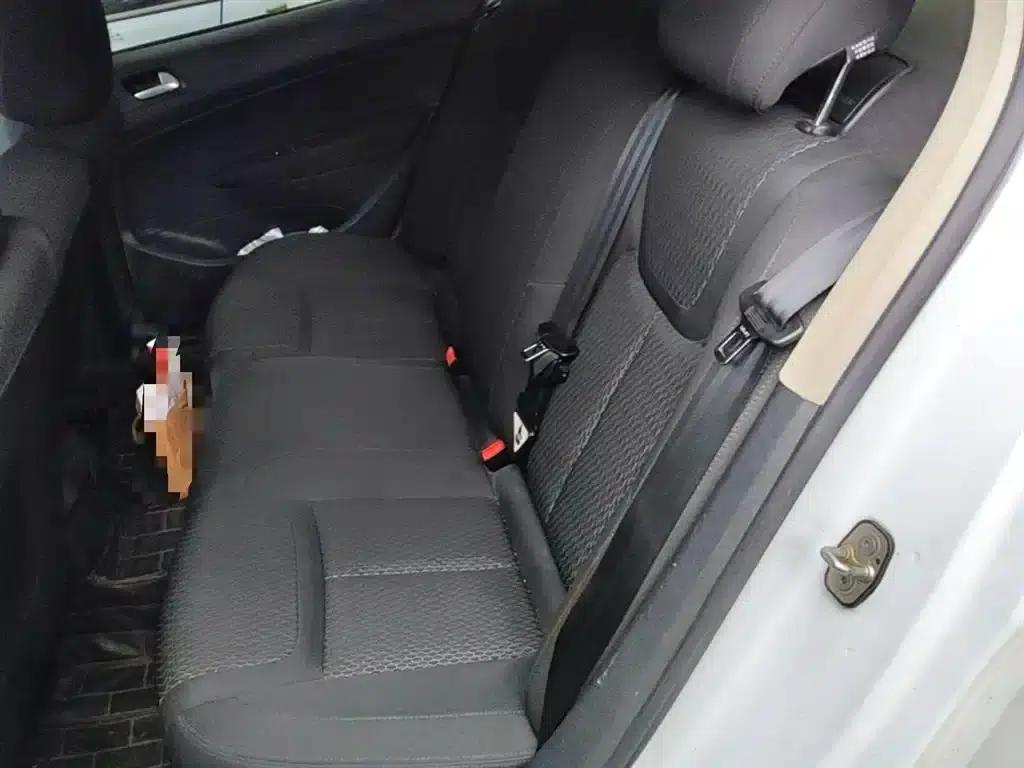 Peugeot 308 2014 Enjoy Edition Classic 1.6L Automatic Premium Model — миниатюра 24