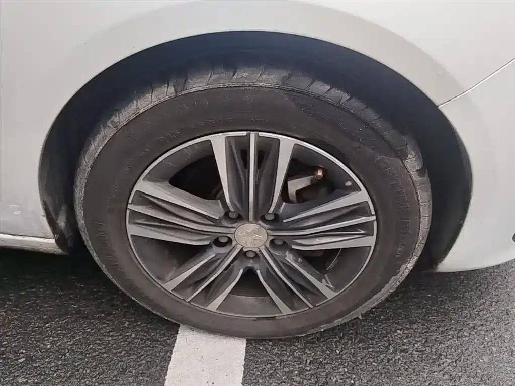 Peugeot 308 2018 1.6L Automatic Luxury Edition — миниатюра 14