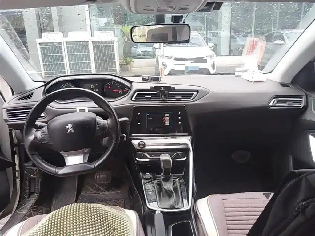 Peugeot 308 2018 1.6L Automatic Luxury Edition — миниатюра 16