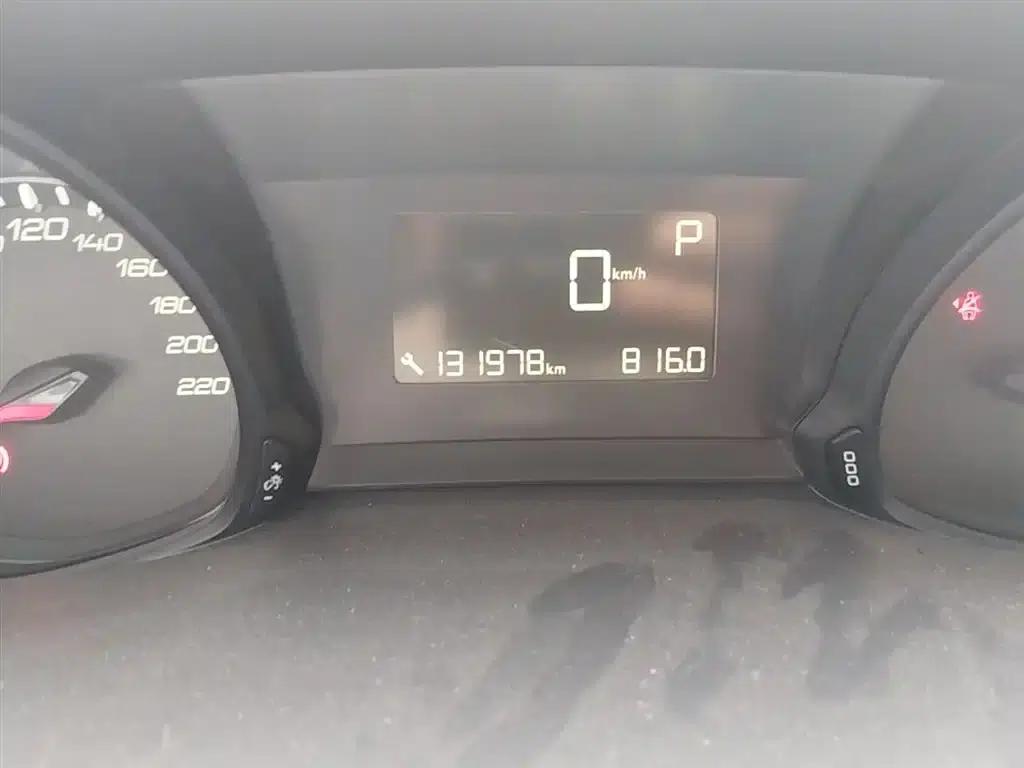 Peugeot 308 2018 1.6L Automatic Luxury Edition — миниатюра 19